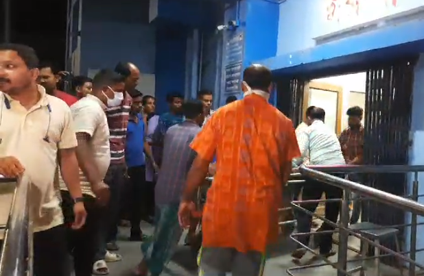 टिस्टा नदीले बगाएर ल्याएको मोर्टर शेल उठाएर घर लैजाने क्रममा विस्फोट हुँदा एकजना व्यक्तिको मृत्यु