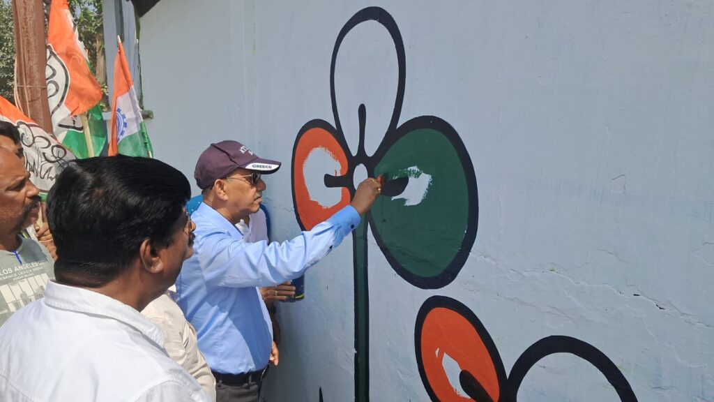 लोकसभा प्रार्थीहरूको नाम घोषणा गर्न अगावै तृणमूल कङ्ग्रेस-को देवाल लेखन शुरू