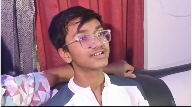 माध्यमिक परीक्षामा कुचबिहारका चन्द्रचूडले राज्यभरिमैं हासिल गरे पहिलो स्थान