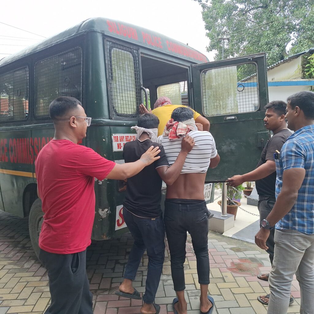गाई तस्करी गर्न अगावै 3 जना तस्कर पक्राउ, पक्रा पर्नेहरू अदालतमा पेश