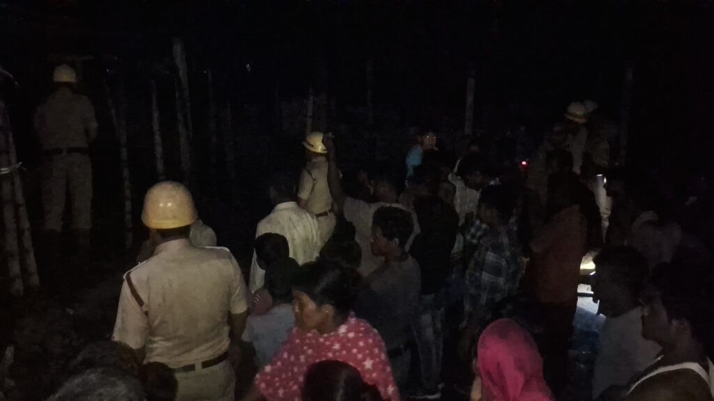राजगञ्जमा आगो लागेर 2 वटा घर भष्म, घरको मालिक घाइते